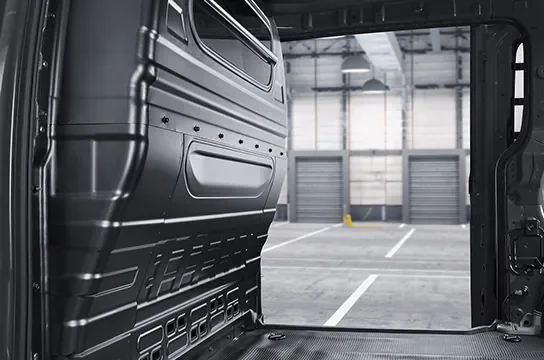 Жолаушылар және жүк бөлімдері арасындағы арақабырға