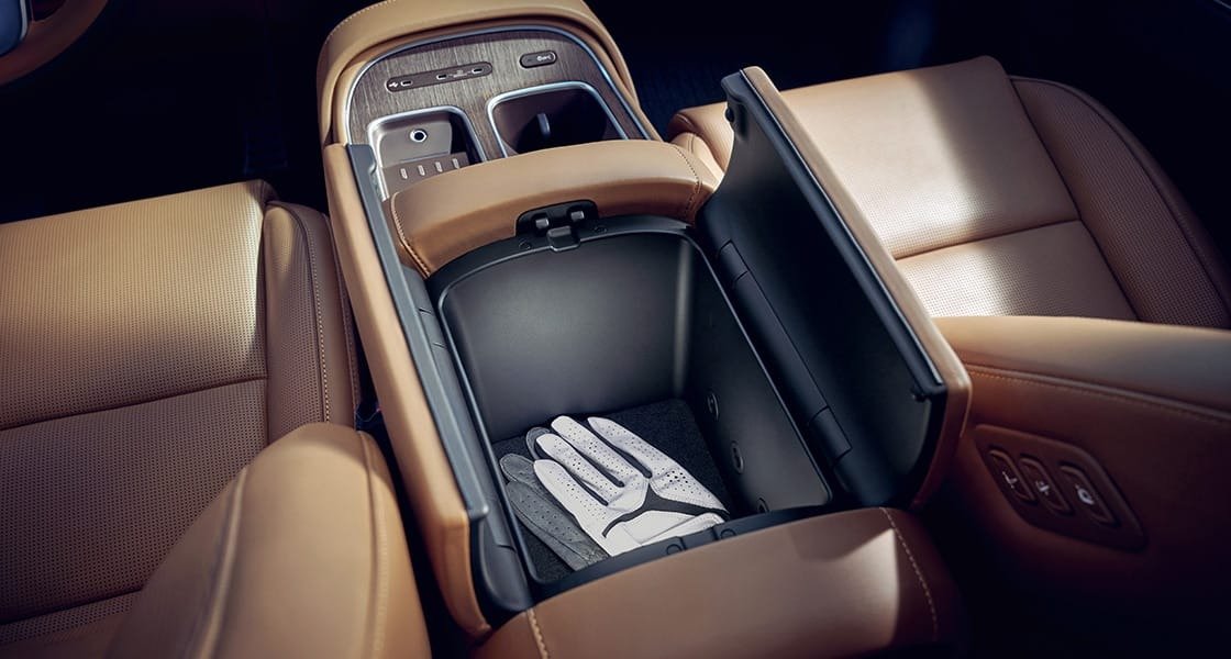 Многофункциональная центральная консоль с двойным открыванием